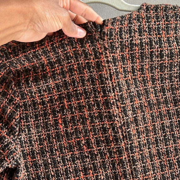 Zara Tweed Dress with floral embroidered design. Back zipped, midi knee - Picture 4 of 4